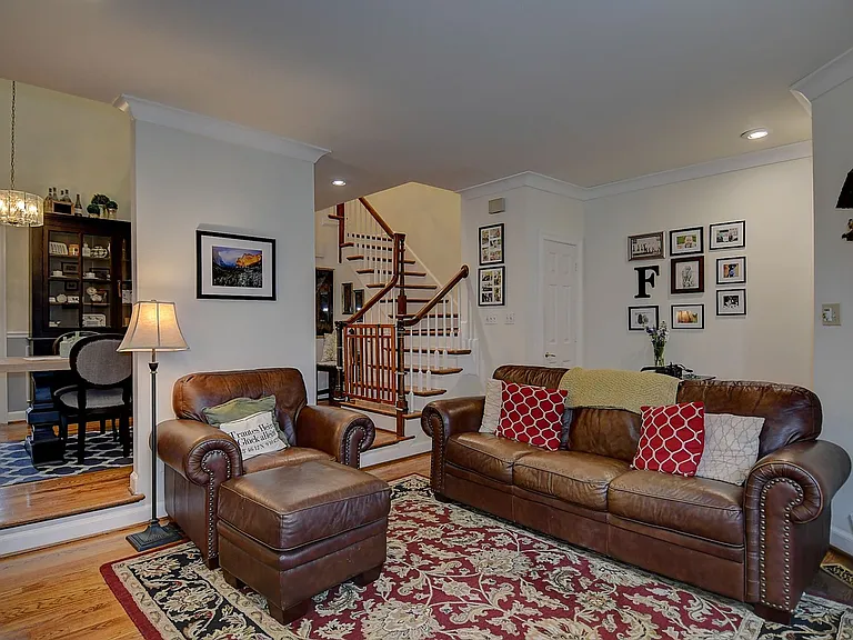 1301 Llewellyn Ave — Photo 4