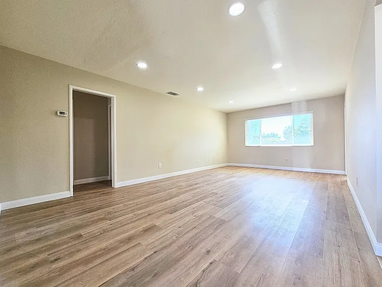 5424 Lodi St — Photo 16
