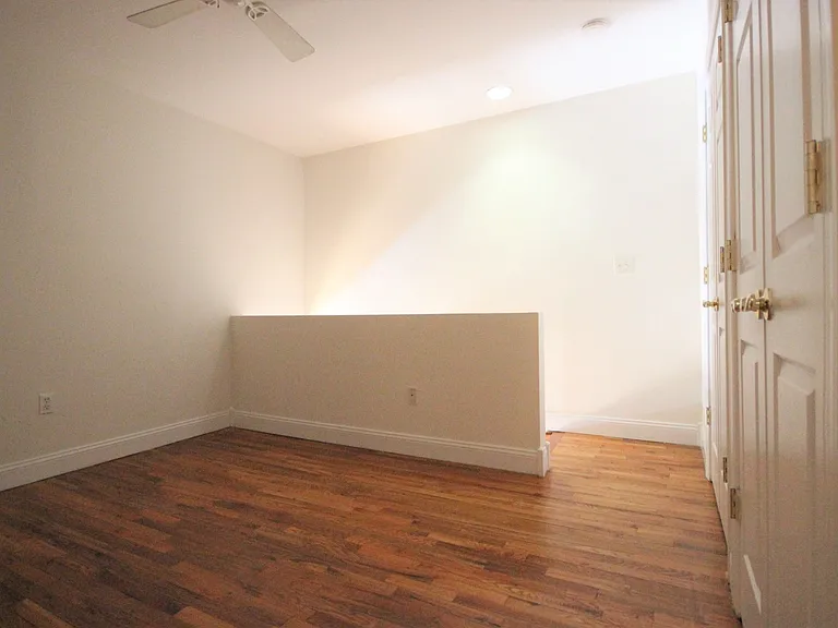 525 W 49th St #5D — Photo 8