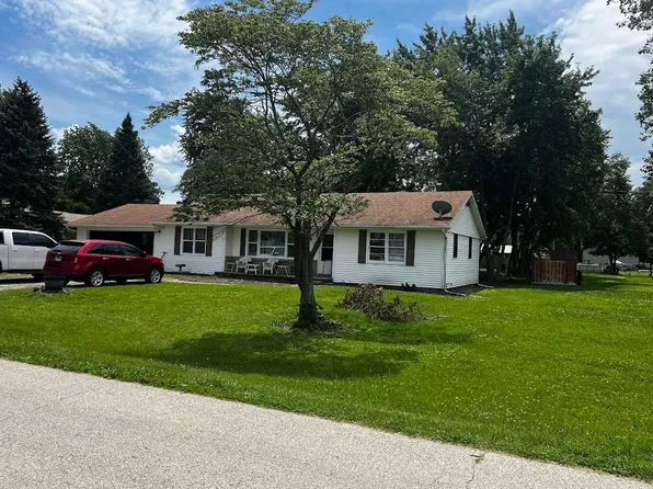 312 E Chestnut St, Paxton, IL 60957