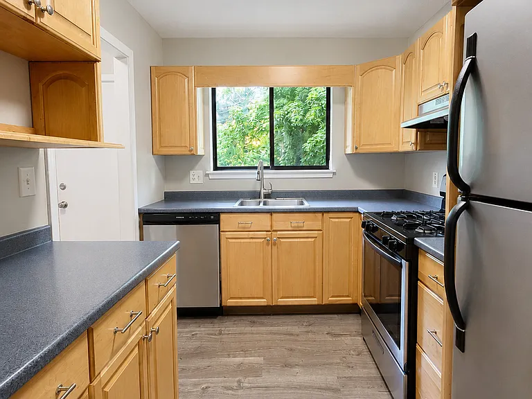 12 Greenbriar Dr #A — Photo 3