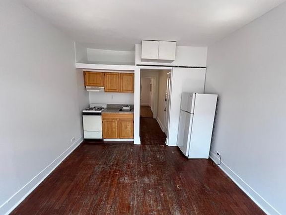 2nd image of 158 E Broadway APT 3B
