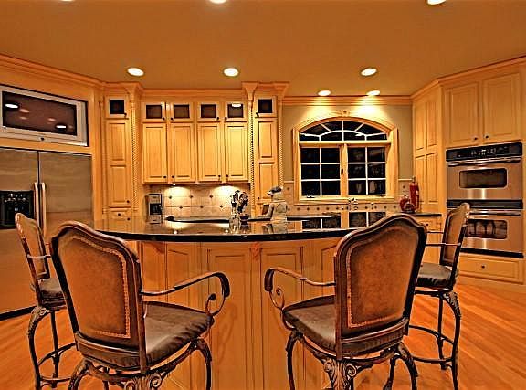 3rd image of 615 E Cambridge Ln