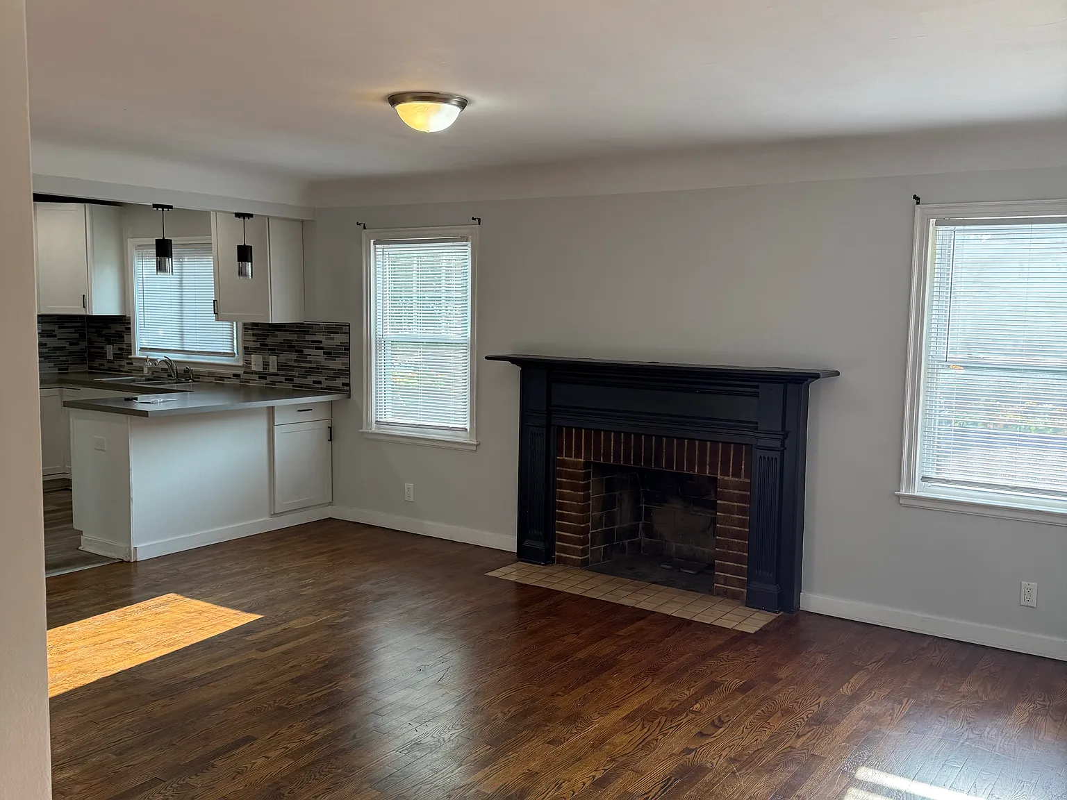 2 bed, 864 sqft, $1,700 — Photo 2