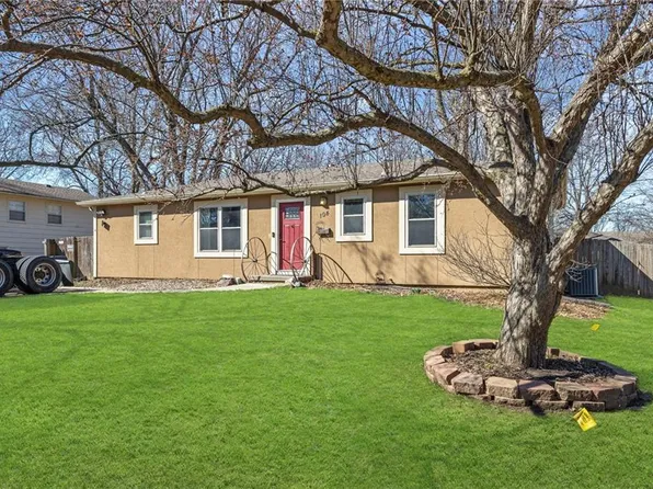 104 SW Alderson Pl, Lees Summit, MO 64063