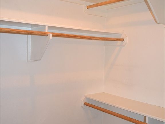 5th image of 1009 Sun Meadow Ct