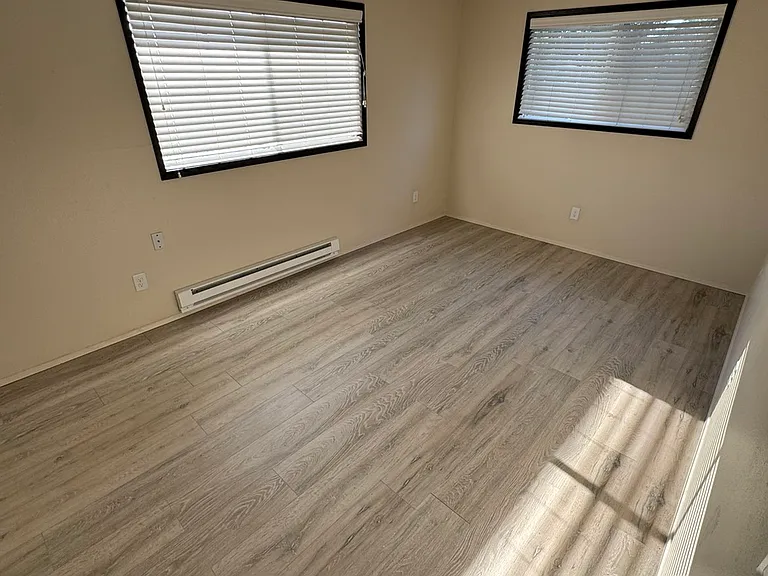 926 Crestview Ln — Photo 13