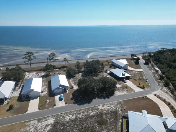 1693 Saint Georges Ct, Carrabelle, FL 32328