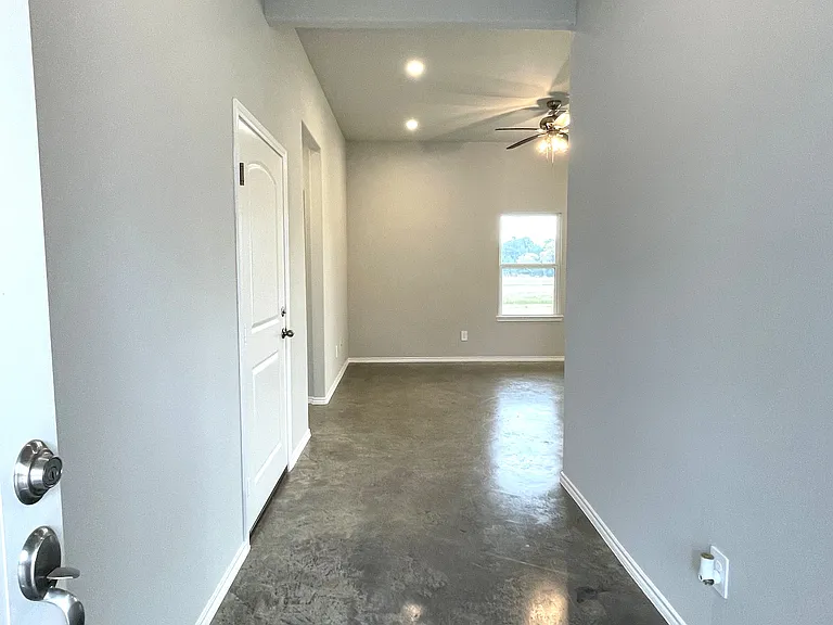 6 Greenway Dr — Photo 3