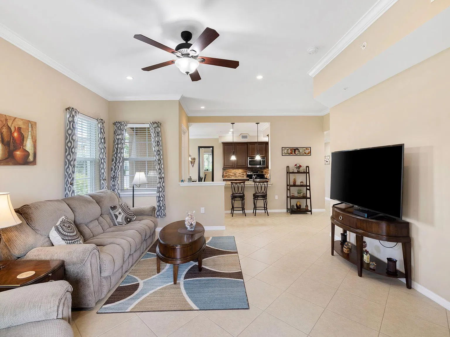 2 bed, 1247 sqft, $2,400 — Photo 2