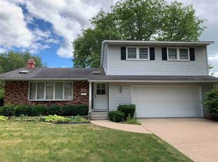 1866 Carter Rd, Dubuque, IA 52001