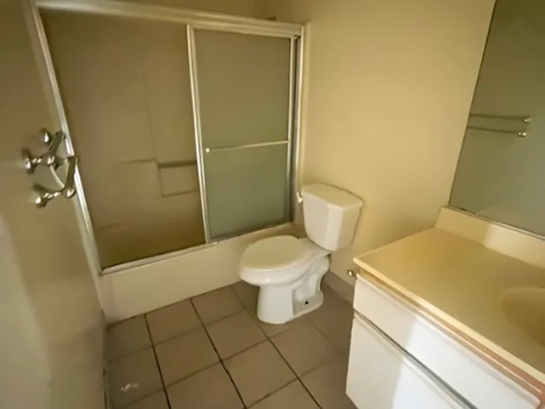 13214 Cordary Ave #4 — Photo 5
