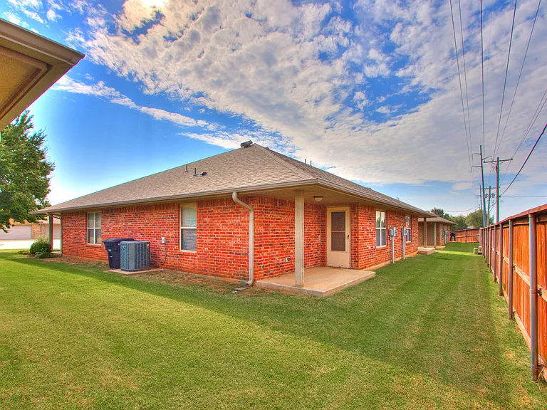 2413 Kyle Robert Ln — Photo 40