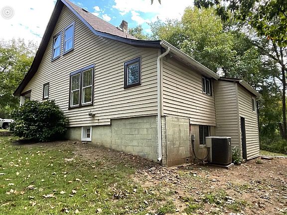 3rd image of 2909 Center St