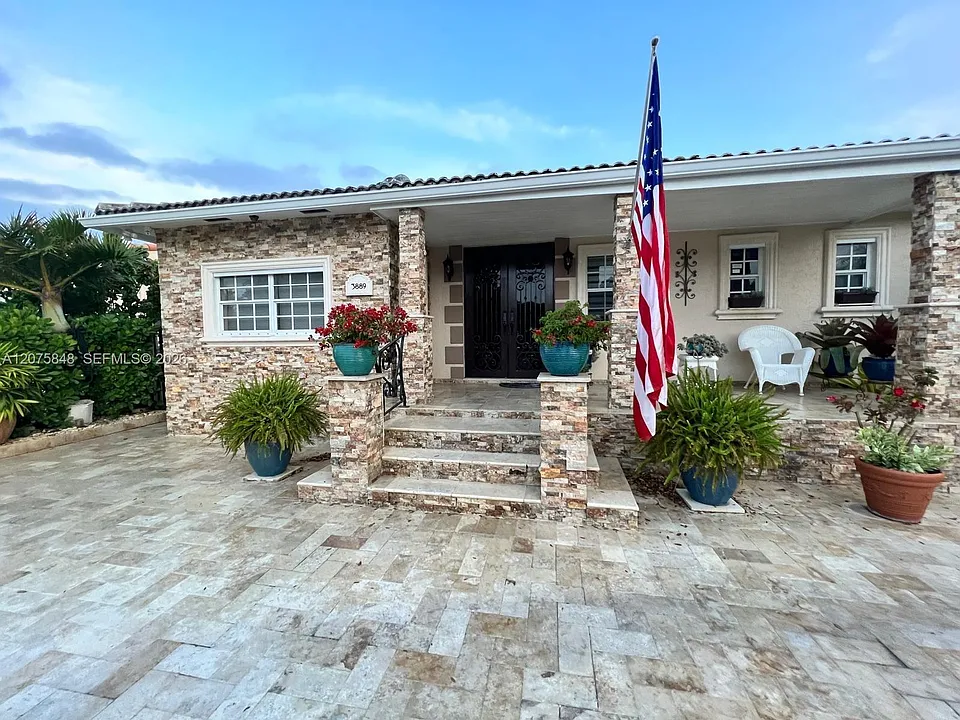 3889 NW 5th St