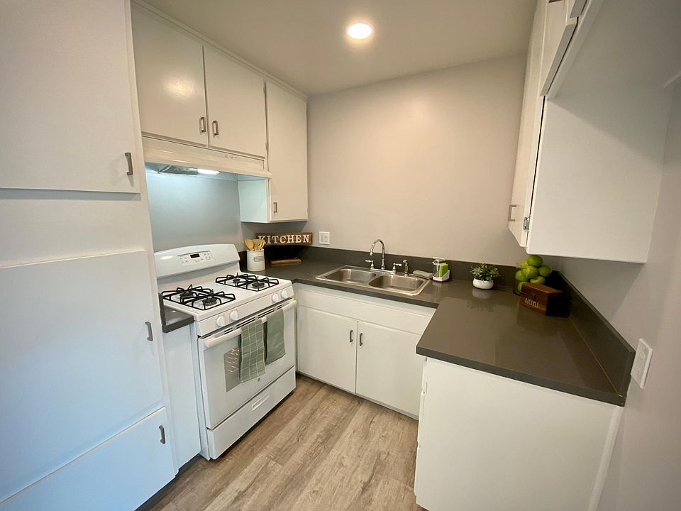 1st image of 919 E Acacia Ave