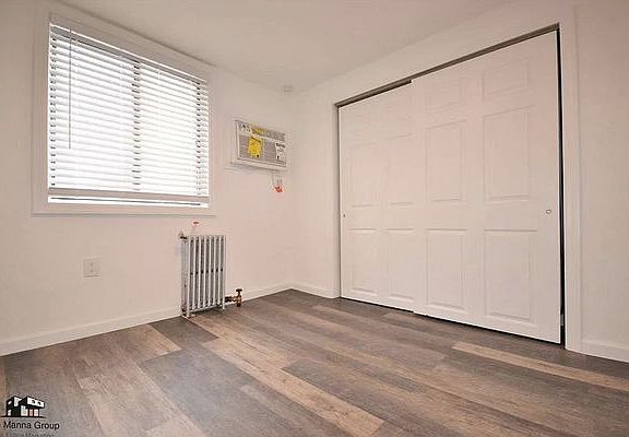 4th image of 398 Graham Ave #1