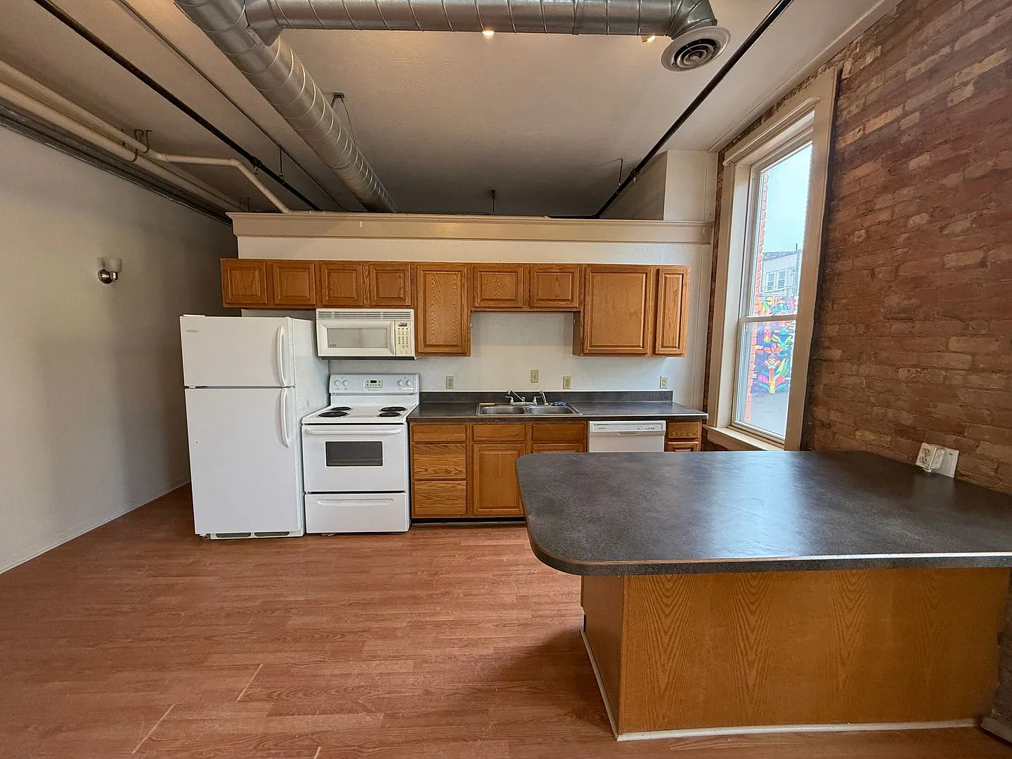 Michigan Ave 125 E — Photo 3