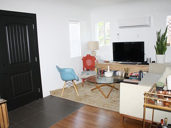 3rd image of 7318 Willoughby Ave