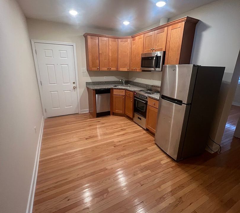 1st image of 3500 Grove Ave #4
