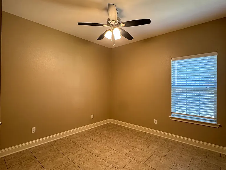 9100 Shadow Oak Dr — Photo 7