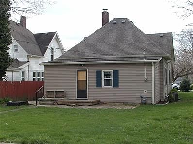 2nd image of 122 W South St