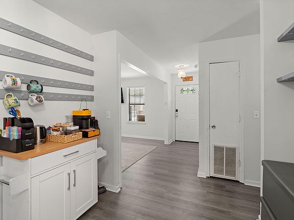 5th image of 313 Dorchester Manor Blvd