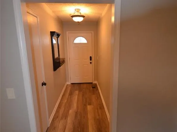 1212 Val Genes Rd, Edmond, OK 73003