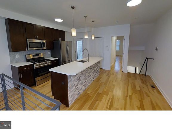 3rd image of 924 N 15th St #A