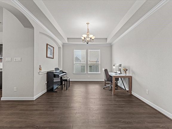 5th image of 2419 Trocadero Ln