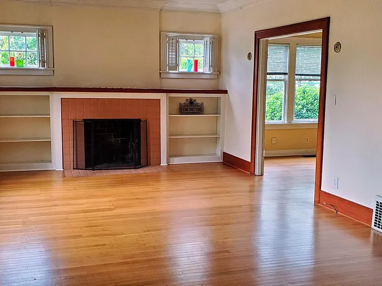 2302 E Pine St — Photo 1