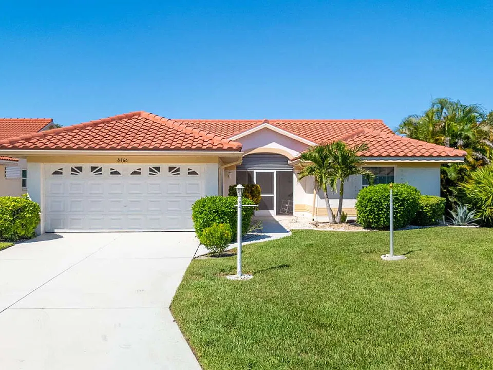 8466 Creekview Ln