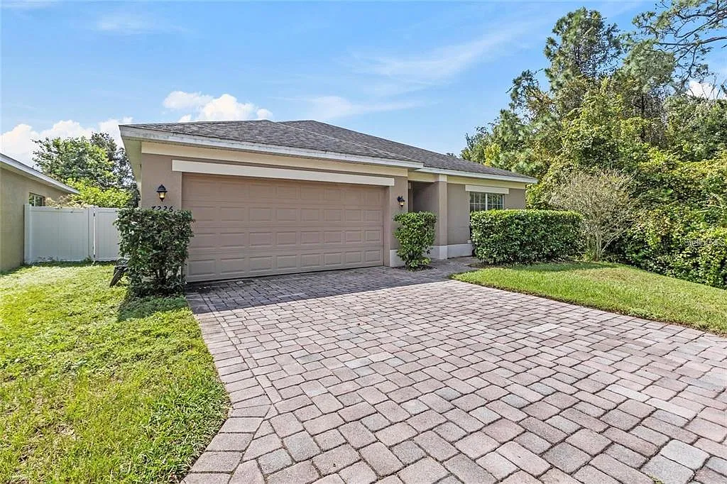 1 bed, 1.0 bath, 400 sqft, $1,200 — Photo 1