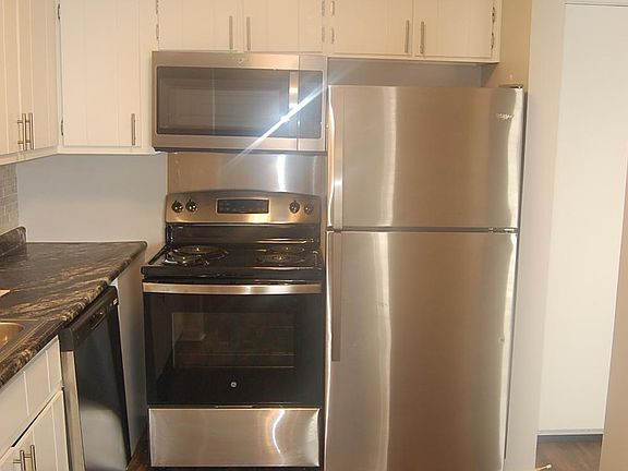 2nd image of 228 Des Plaines Ave APT 403