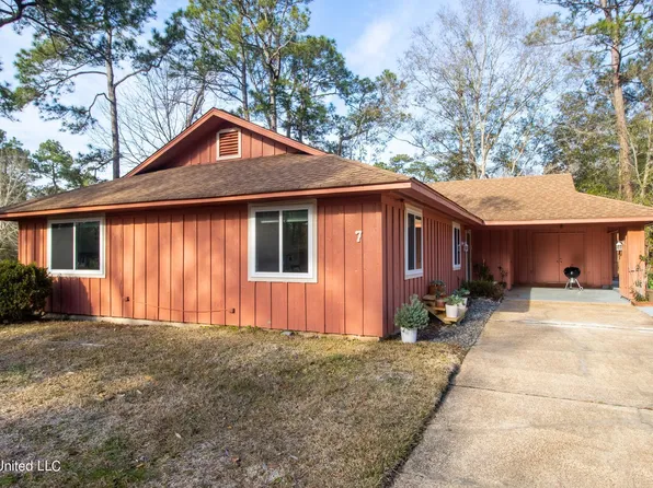 7 Quail Creek Dr, Diamondhead, MS 39525