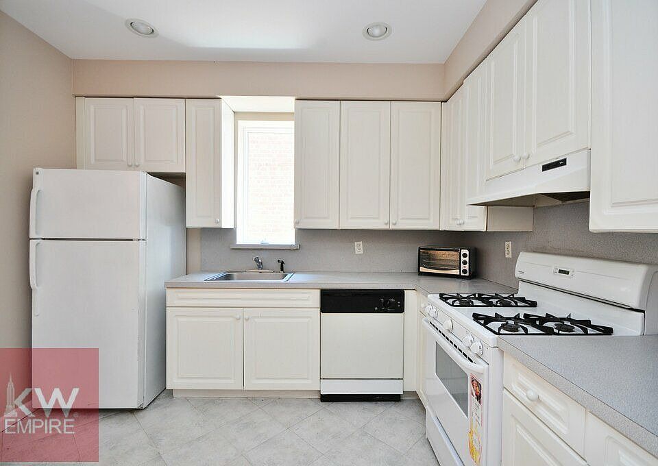 1st image of 186 Bay 26th St APT 2L