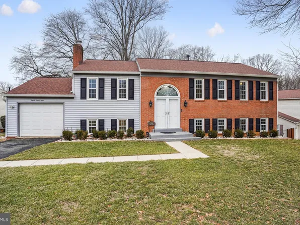 8104 Lake Pleasant Dr, Springfield, VA 22153