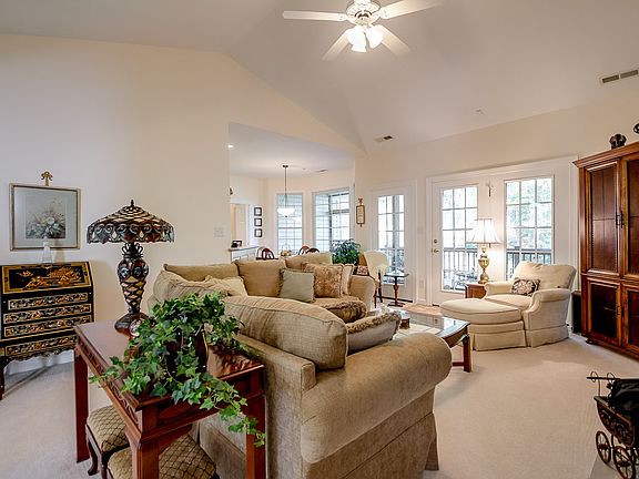 5th image of 2664 Camden Pointe Dr