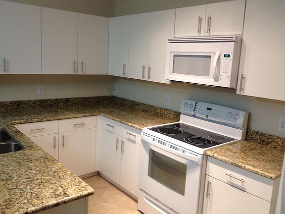 3rd image of 4725 SW 62nd Ave