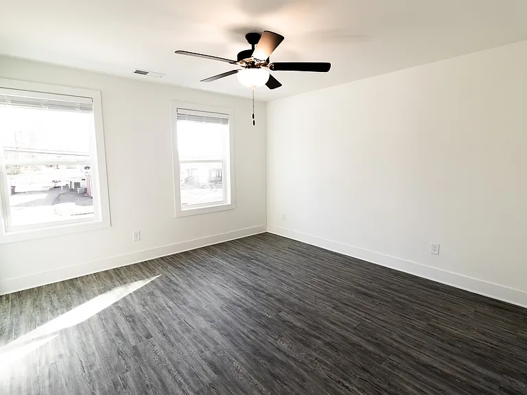 405 E Union St — Photo 6