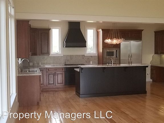 3rd image of 1726 S Mohawk Cir