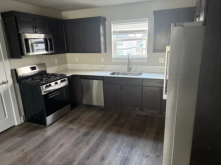 1055 Bighorn St #A — Photo 2