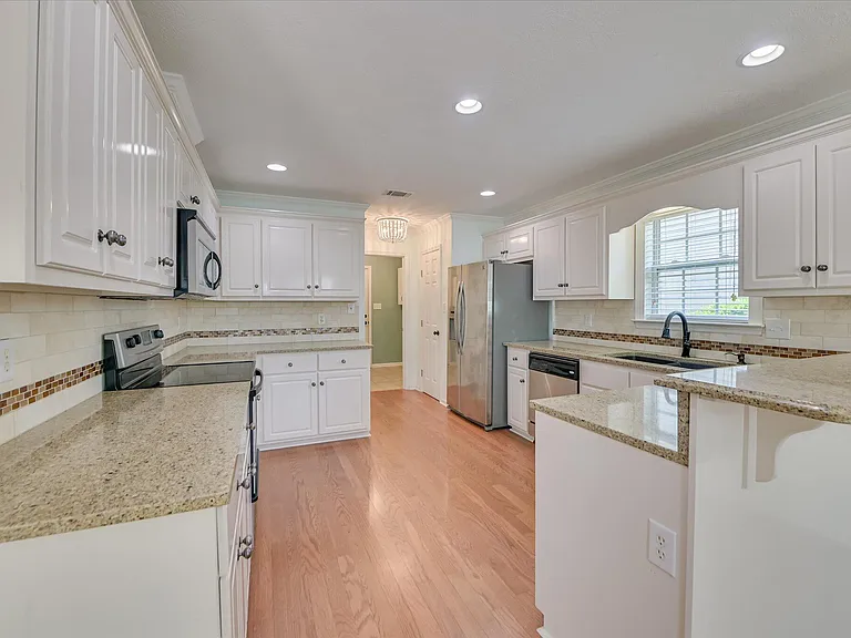 2037 Magnolia Pkwy — Photo 12