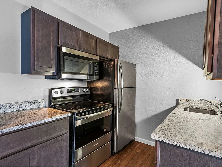 5825 Southwest LLC — Photo 4