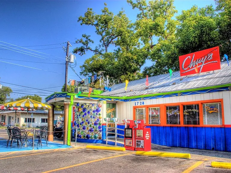 Barton Springs Rd. restaurants and food trucks just a 15 minute walk away. Bike or scooter even faster.