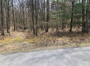838 Muldovan Dr, Hawley, PA 18428