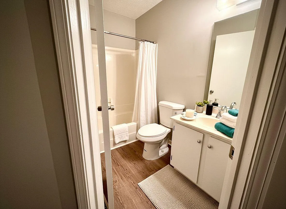 4 bed, 2.0 bath, 1600 sqft, $957 — Photo 4