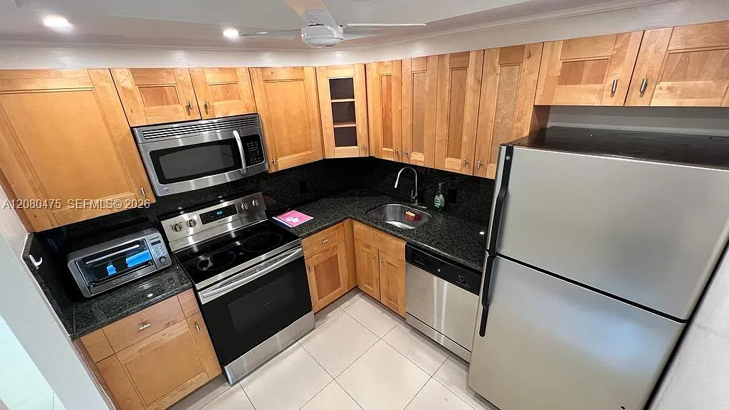 Biscaya Iii Condo — Photo 2