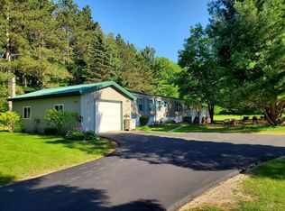 3605 W Burdickville Rd, Maple City, MI 49664