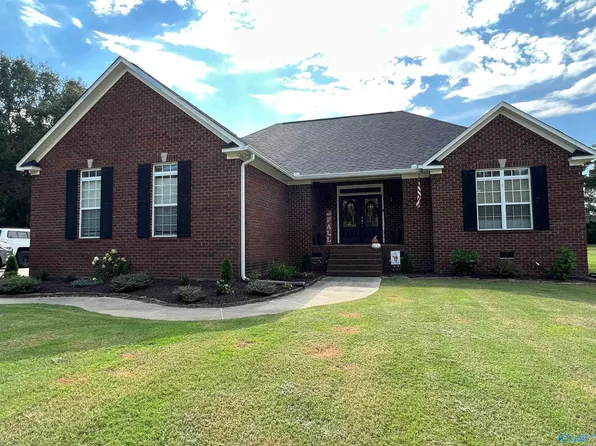 2678 Brierwood Dr, Hokes Bluff, AL 35903